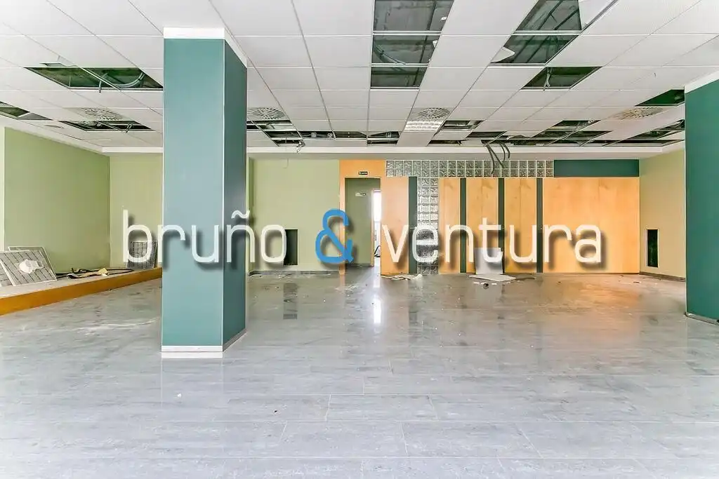 Local comercial en venda a Centre Vila, imagen 3