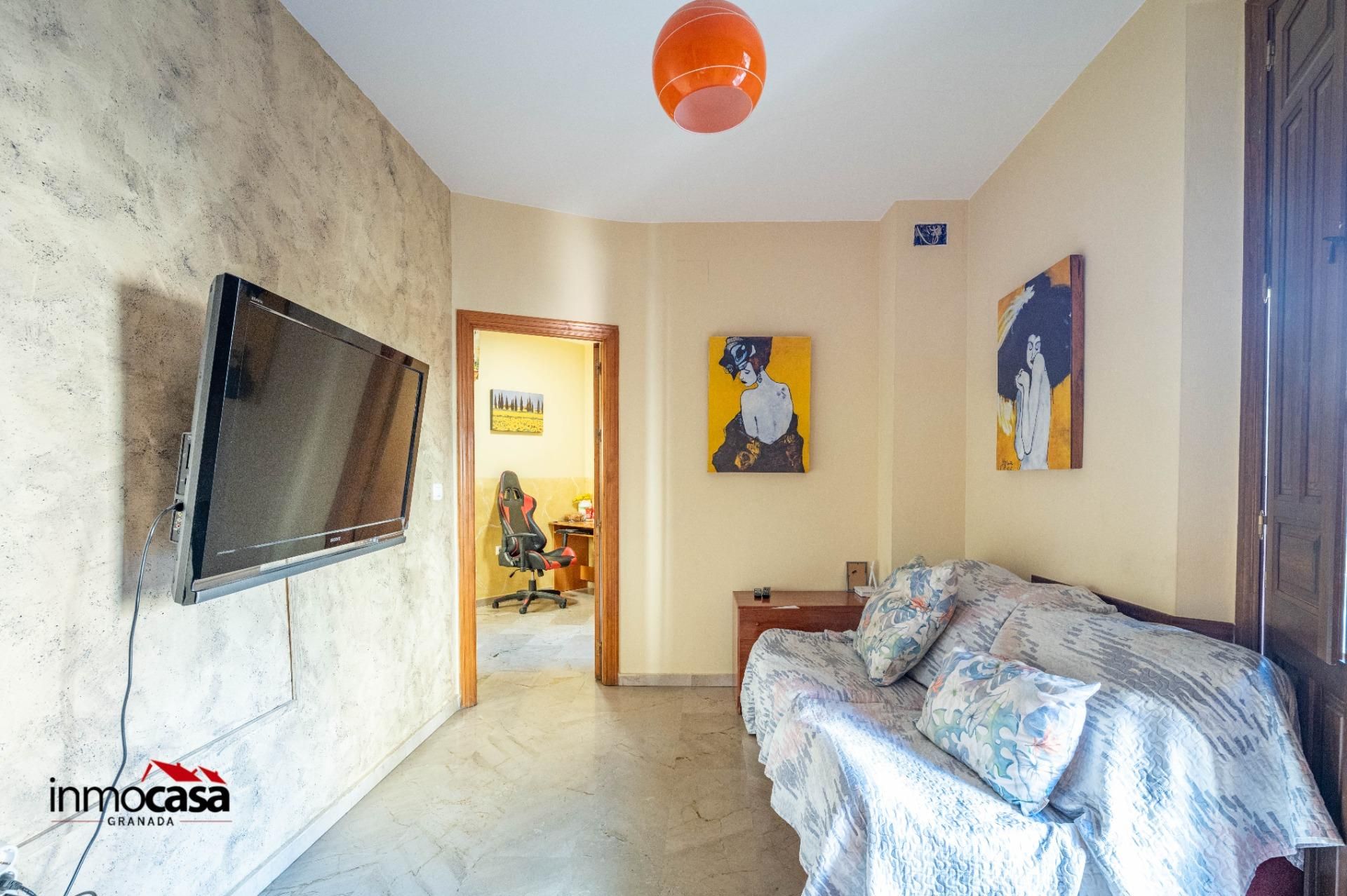 Dormitori de Pis en venda en  Granada Capital amb Balcó