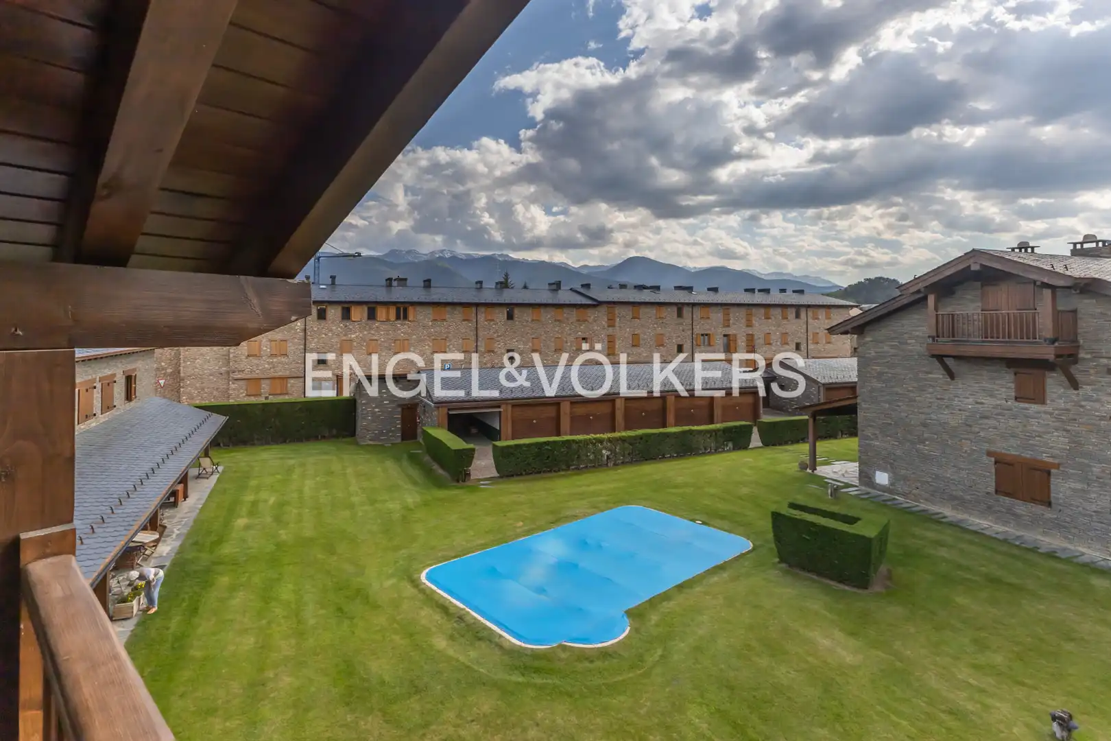 Terrassa de Casa adosada en venda en Bellver de Cerdanya amb Calefacció, Parquet i Terrassa