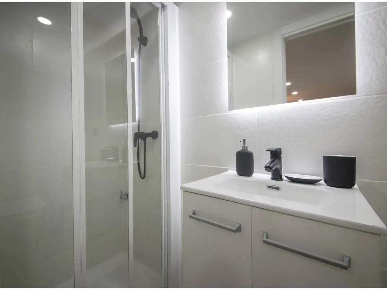 Badezimmer von Maisonette zum Verkauf in Barcelona mit Klimaanlage, Heizung und Parkett