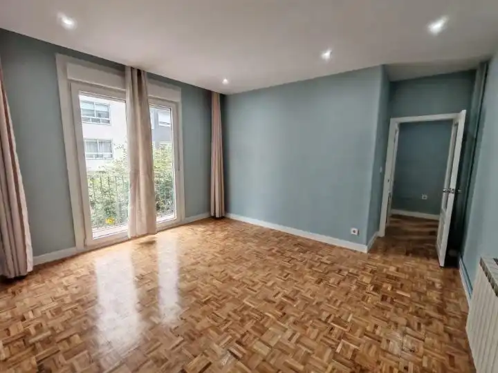 Habitación de Piso de alquiler en Vigo  con Calefacción y Balcón