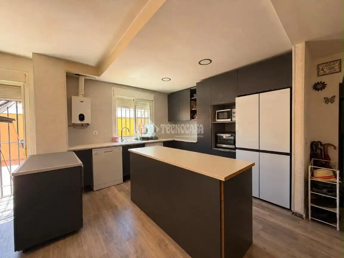 Kitchen of Flat for sale in Mijas