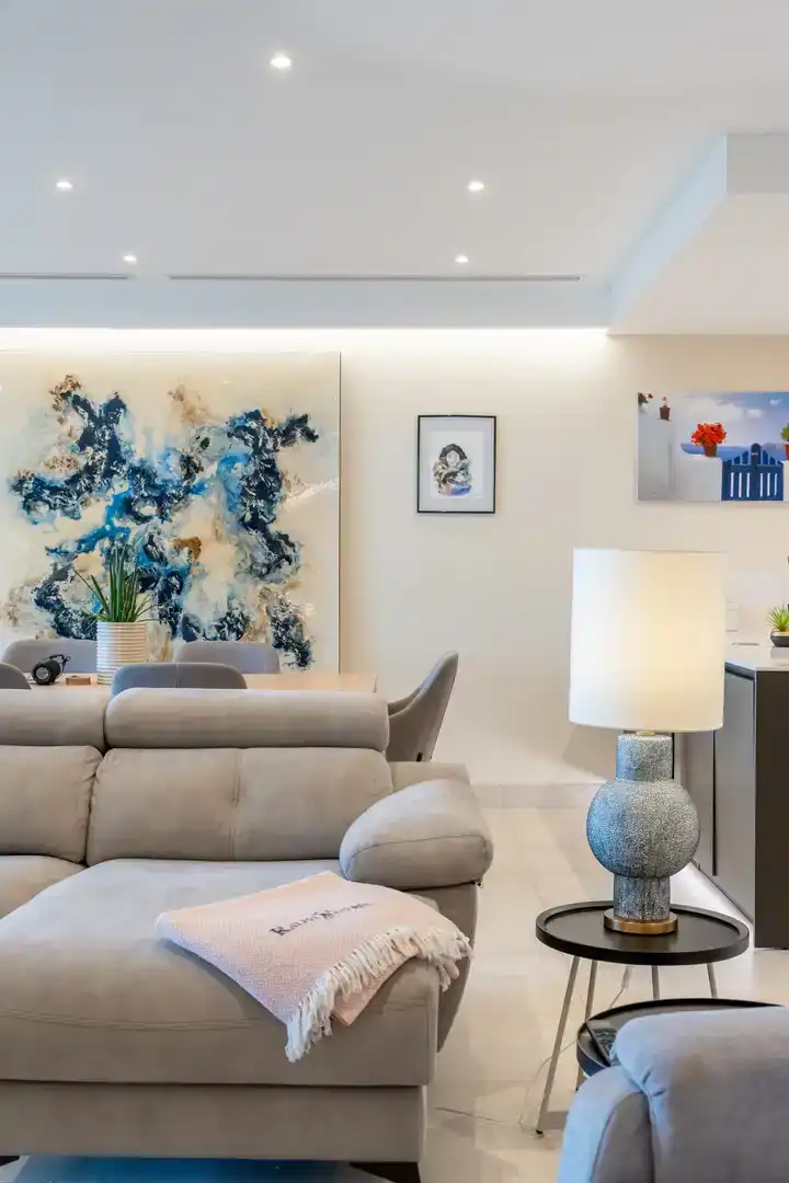 Sala de estar de Piso en venta en Estepona con Aire acondicionado, Piscina y Balcón