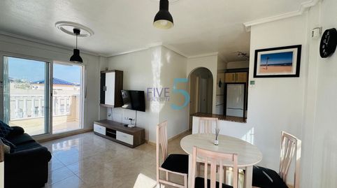 Este precioso apartamento de dos habitaciones en la última planta está situado en la popular zona de Quesada y ofrece mucho espaci, imatge 3
