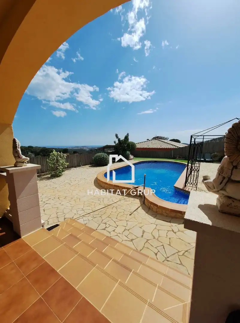 Casa con piscina en venta en Lloret Verd - Els Pinars, imagen 2