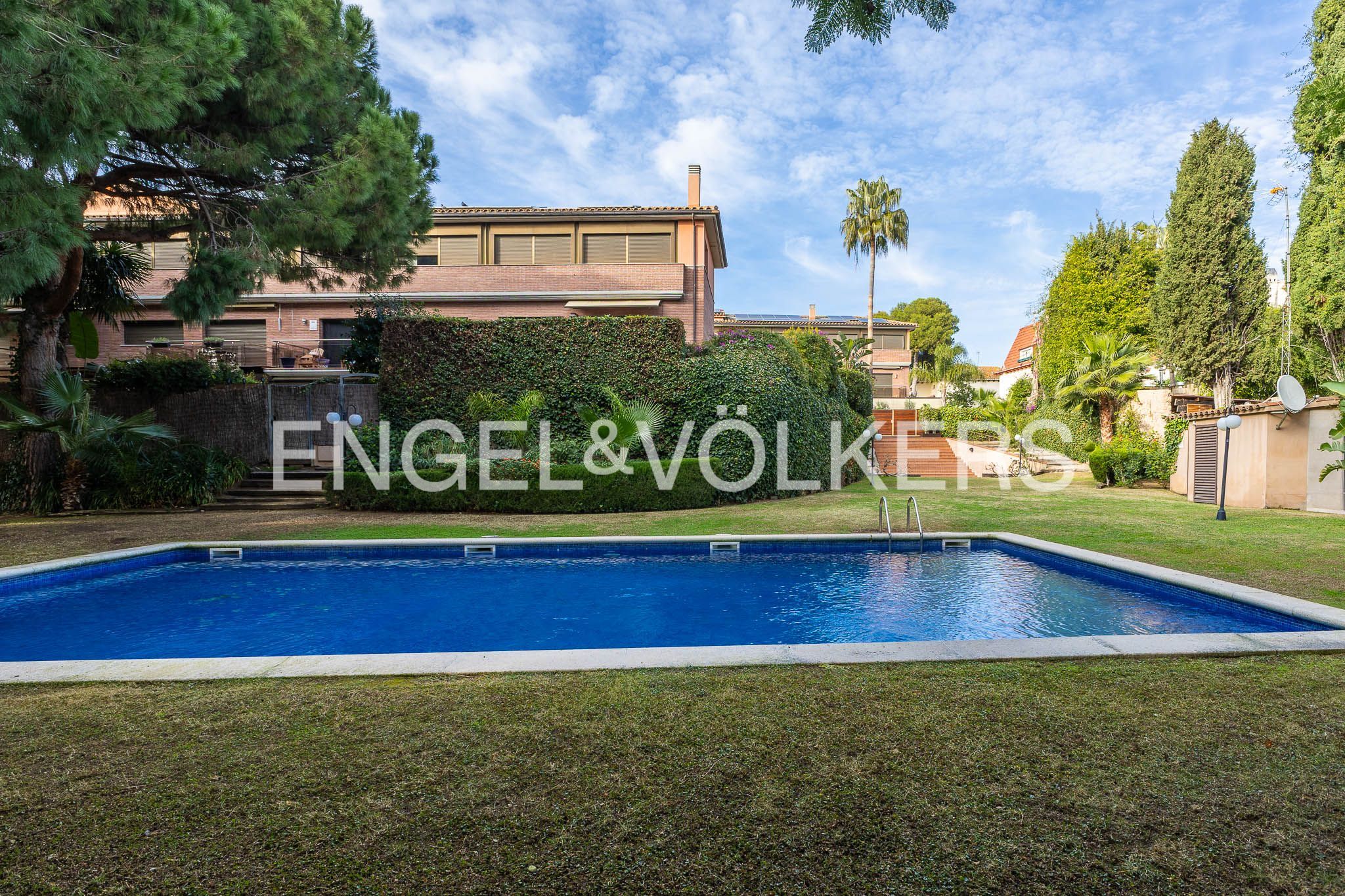 Garden of House or chalet for sale in Sitges  with Air Conditioner, Heating and Private garden