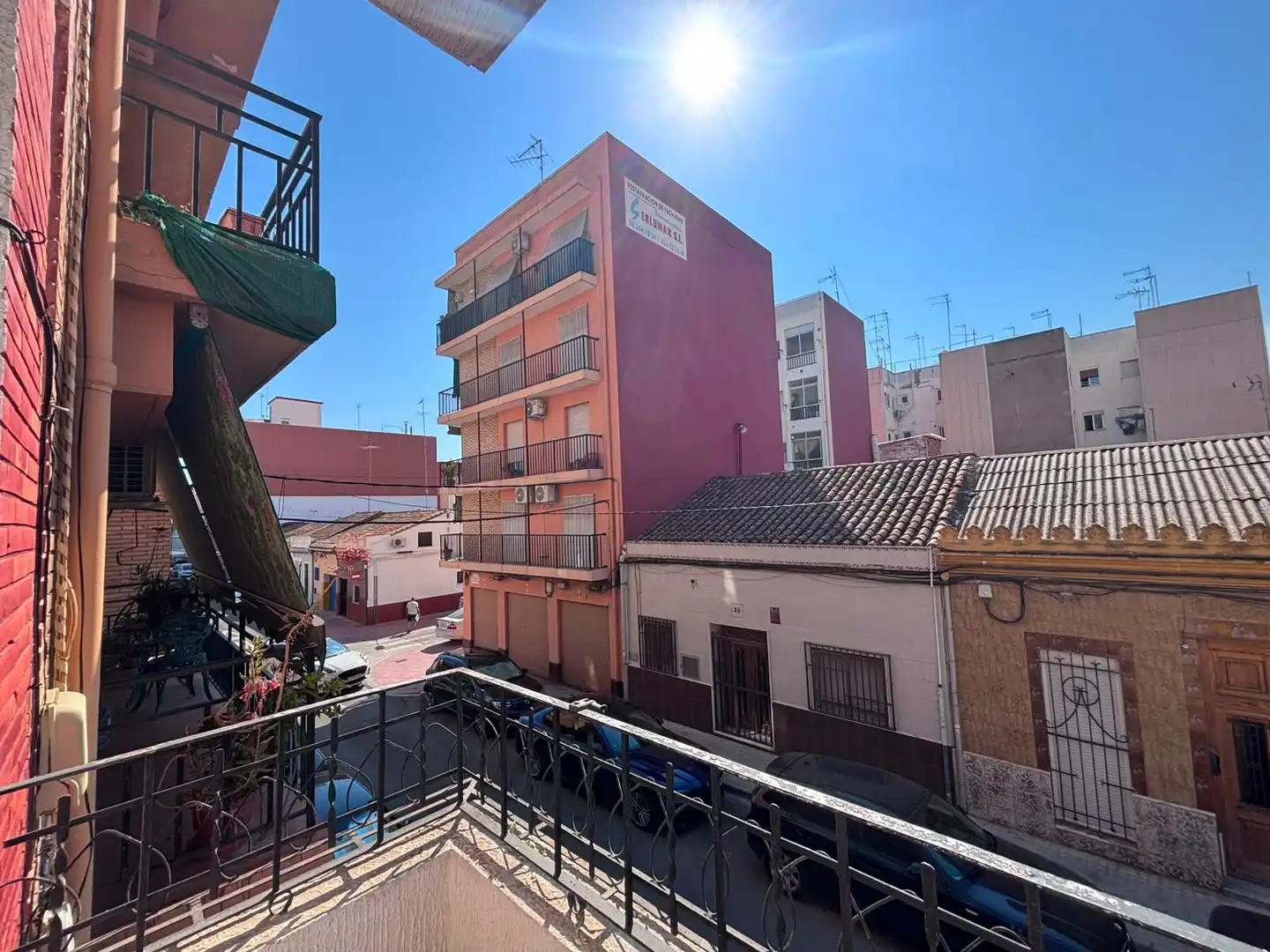 Vista exterior de Casa o xalet en venda en Burjassot amb Terrassa i Balcó