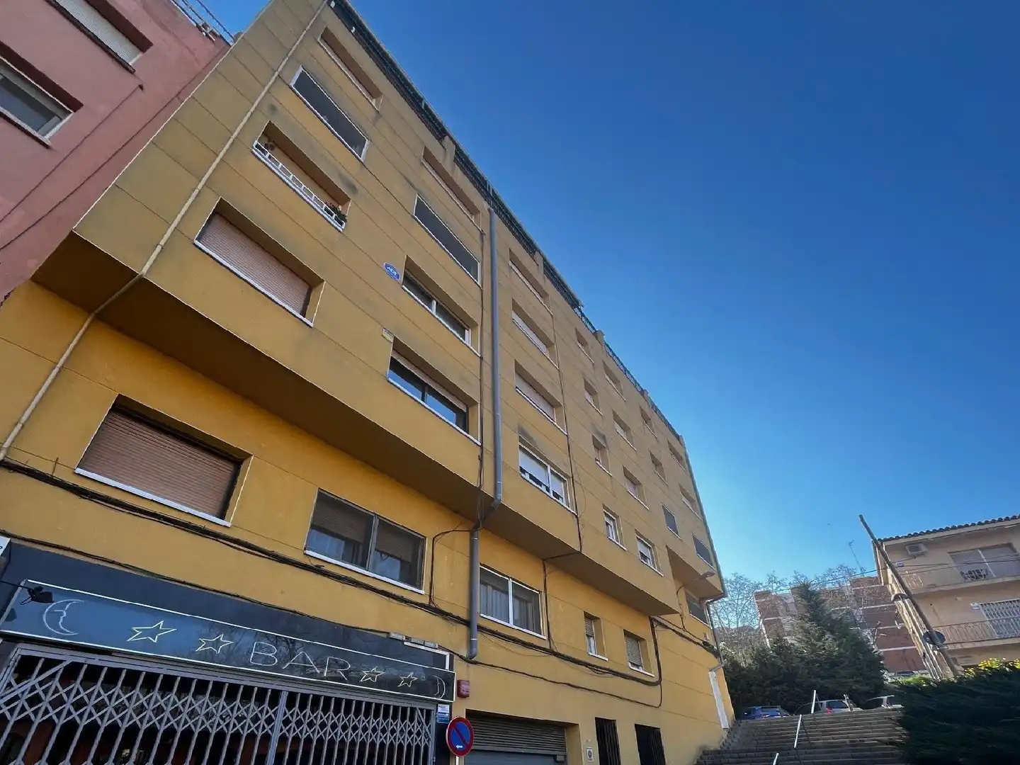 Vista exterior de Pis en venda en Montcada i Reixac amb Terrassa