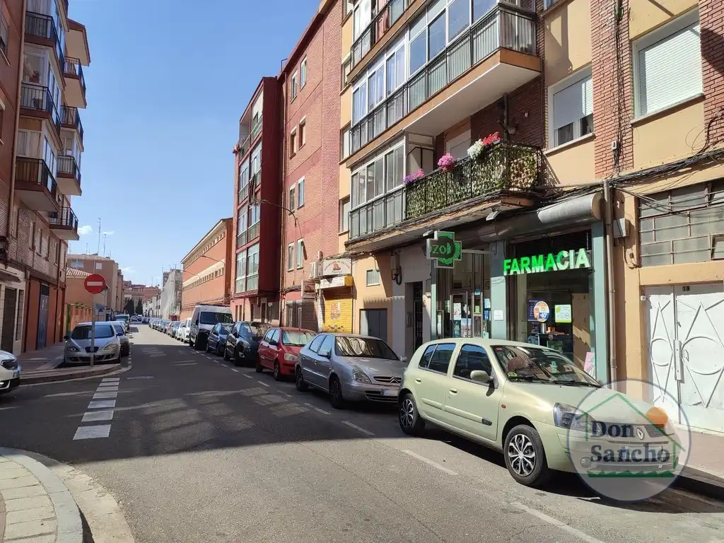 Vista exterior de Pis en venda en Valladolid amb Calefacció, Moblat i Balcó