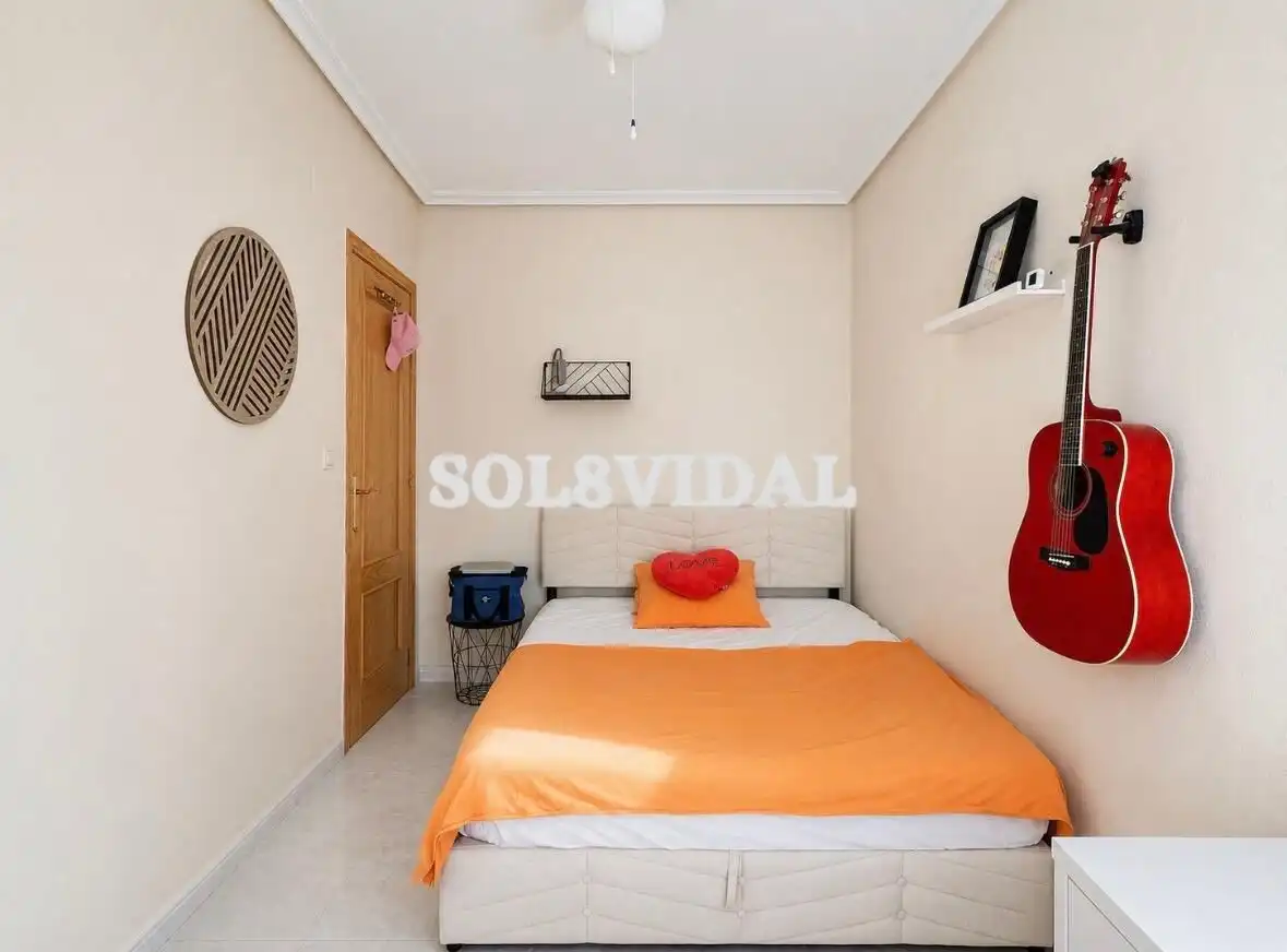 Dormitori de Casa o xalet en venda en Orihuela amb Terrassa, Balcó i Piscina comunitària