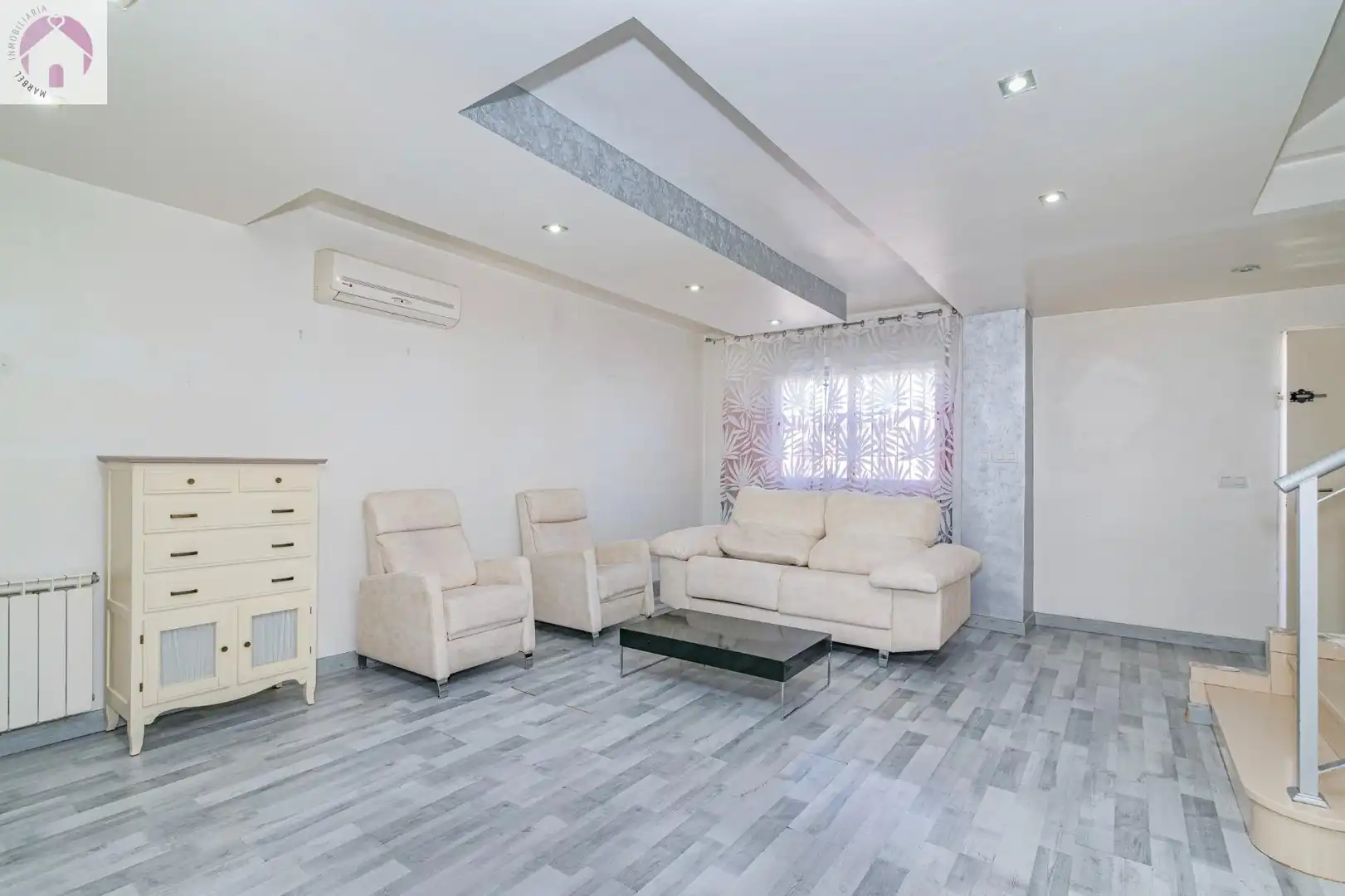 Casa aparellada amb terrassa en venda a Jun, imagen 5