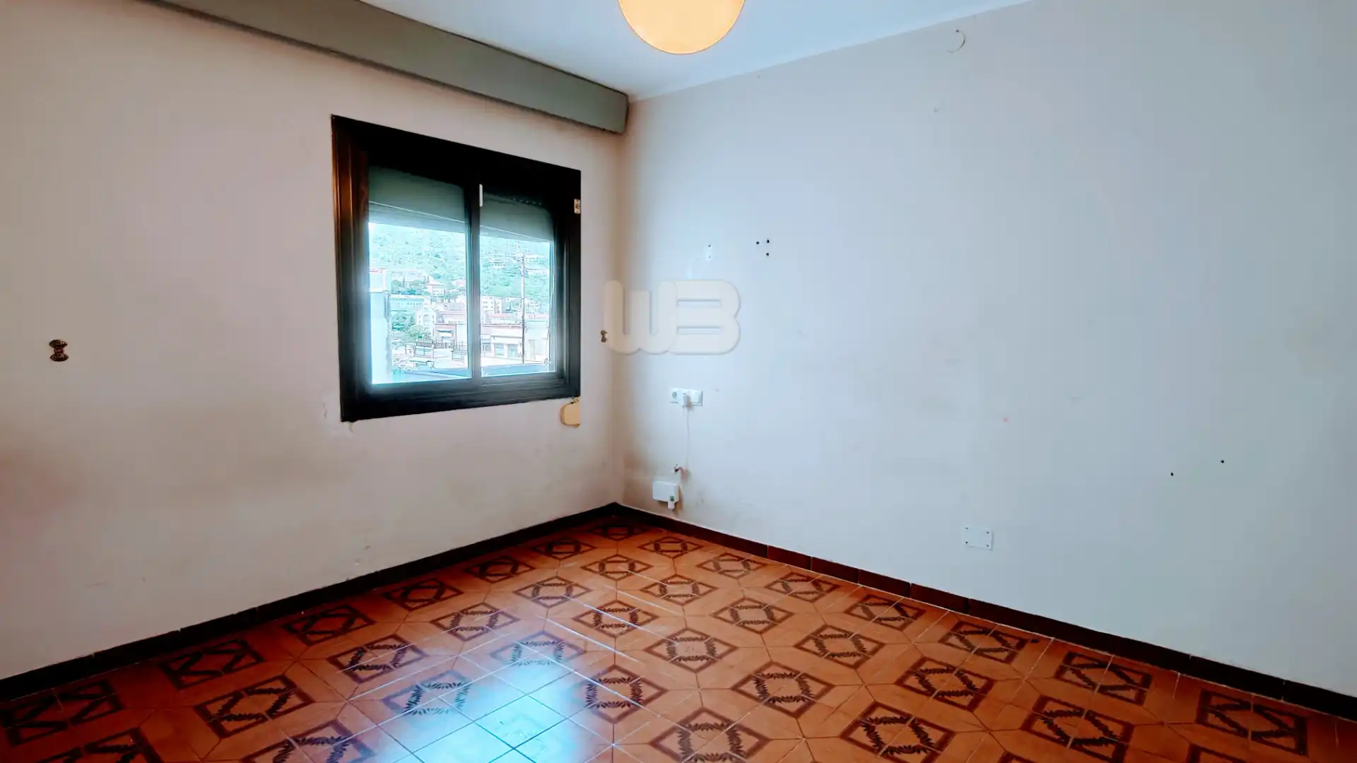 Schlafzimmer von Dachboden zum Verkauf in Barcelona mit Parkett, Terrasse und Ofen