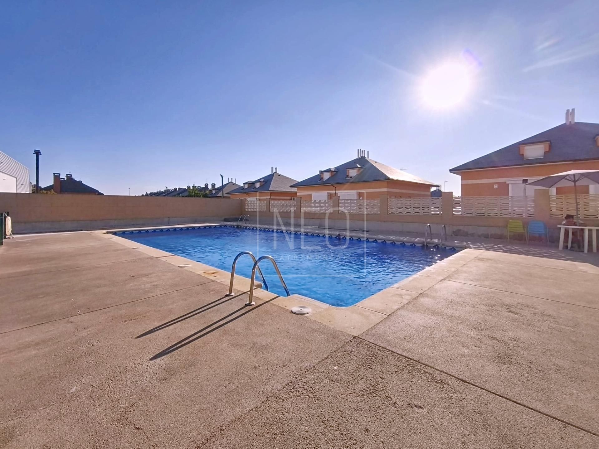 Piscina de Pis en venda en Rivas-Vaciamadrid amb Aire condicionat, Calefacció i Jardí privat