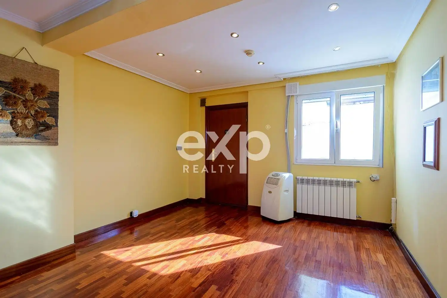 Sala de estar de Piso en venta en Oviedo  con Calefacción, Parquet y Amueblado