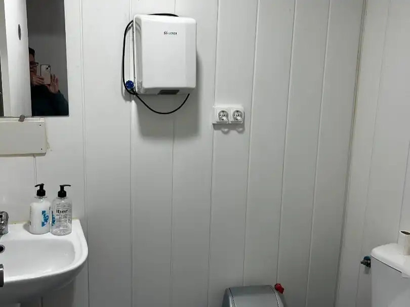 Baño de Local en traspaso en Alcobendas con Aire acondicionado, Calefacción y Amueblado
