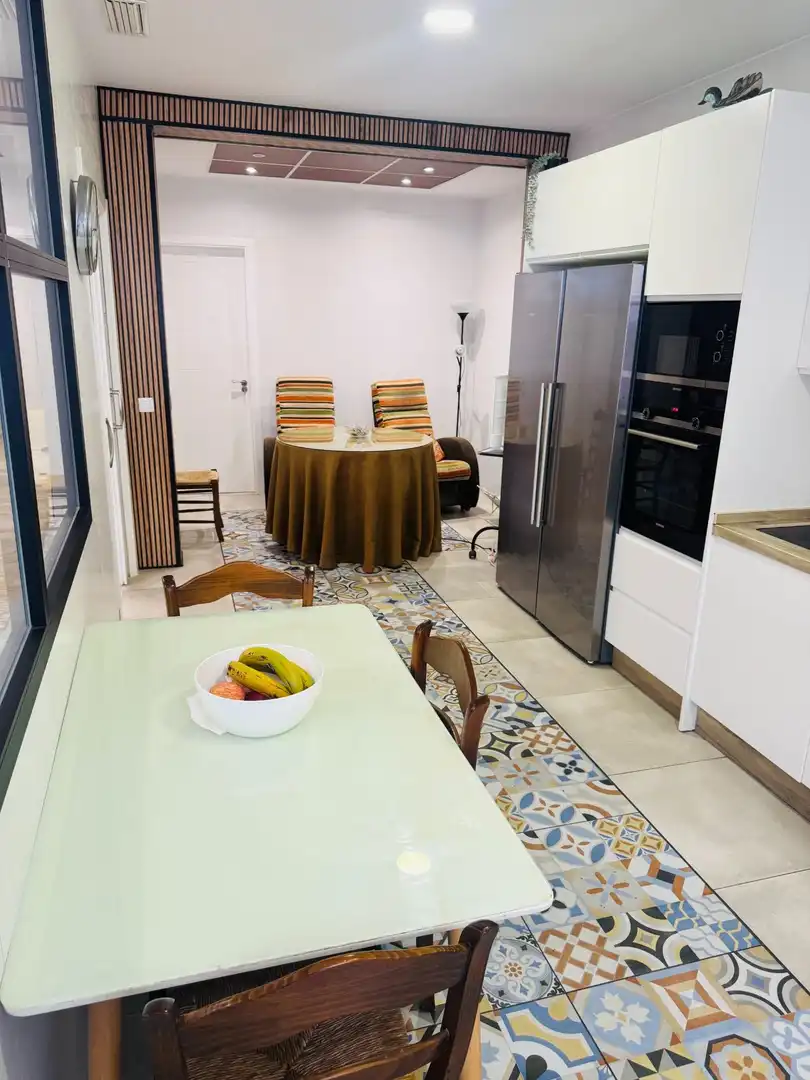 Cuina de Planta baixa en venda en Sevilla amb Aire condicionat, Calefacció i Moblat