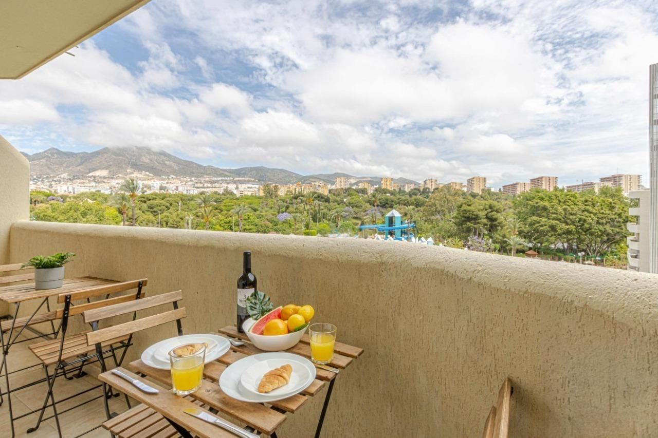 Vista exterior de Apartament en venda en Benalmádena amb Aire condicionat, Calefacció i Jardí privat
