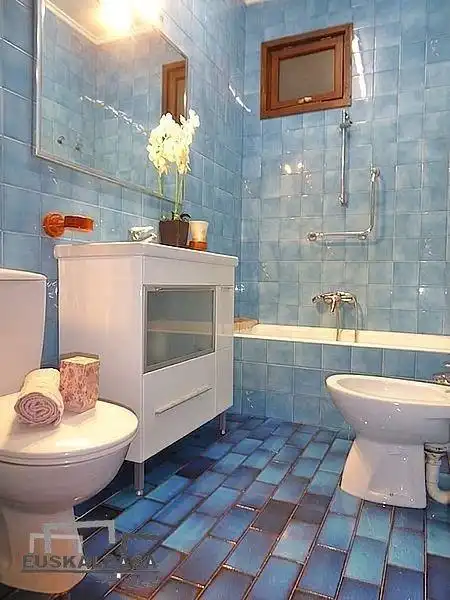 Baño de Apartamento en venta en Bilbao  con Calefacción, Trastero y Balcón