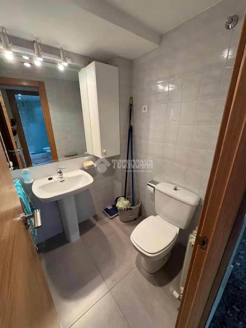 Baño de Piso de alquiler en Zaragoza con Calefacción y Amueblado