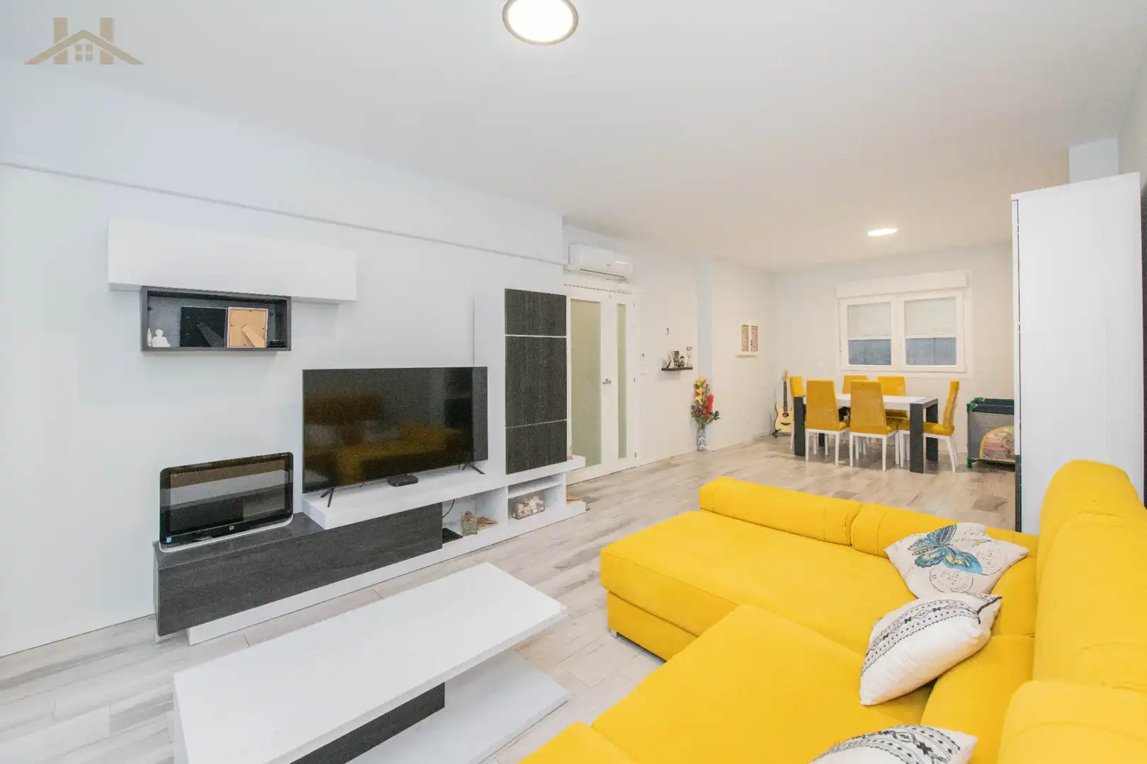 Sala de estar de Casa adosada en venta en Rivas-Vaciamadrid con Aire acondicionado, Jardín privado y Piscina