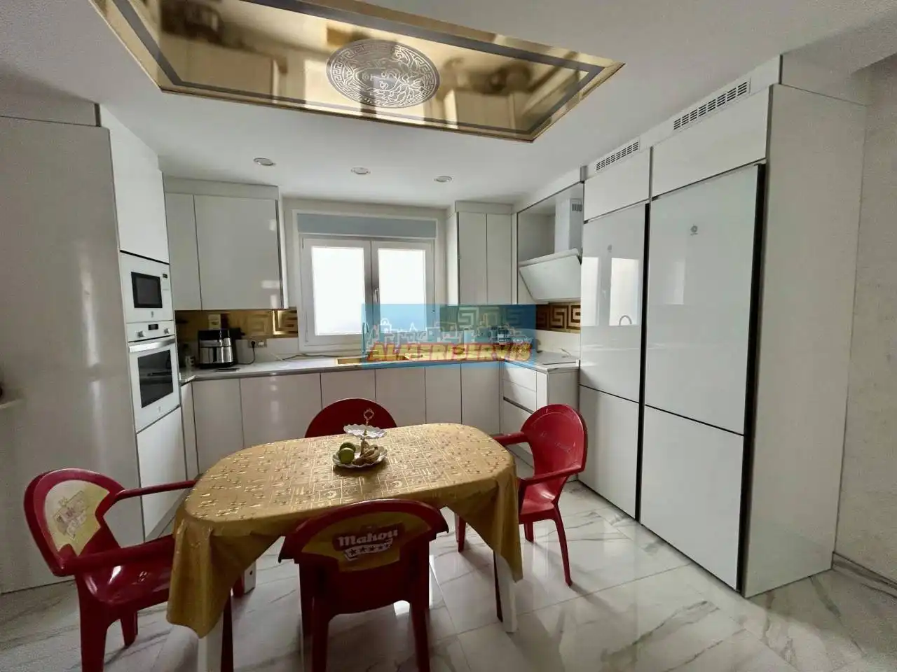 Cuina de Casa o xalet en venda en Roquetas de Mar amb Aire condicionat i Terrassa