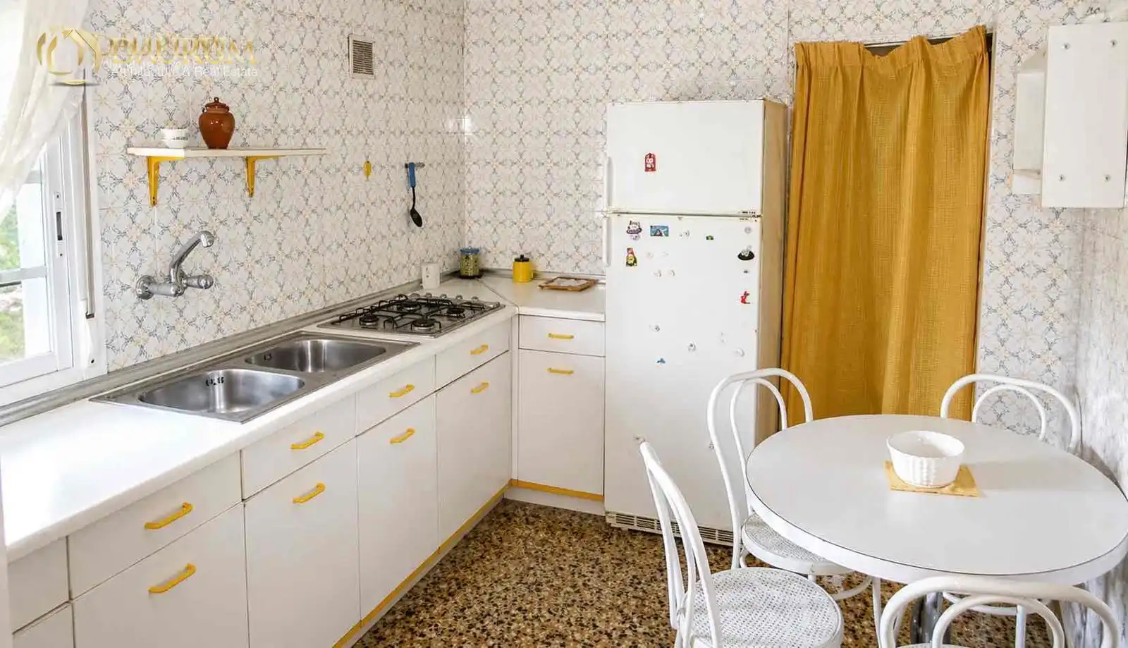 Kitchen of Houses for sale in Sevilla  with Air Conditioner, Terrace and Storage room