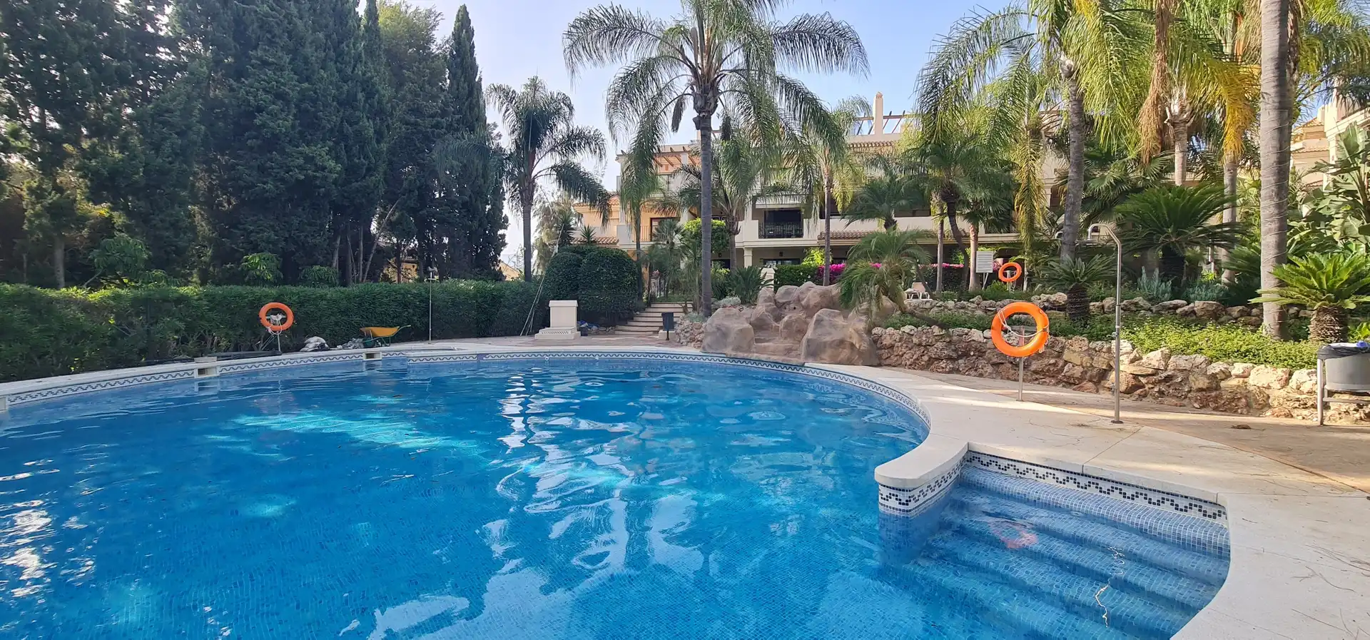 Swimming pool of Flat for sale in Marbella  with Air Conditioner, Heating and Terrace