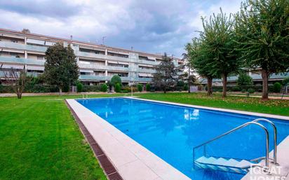 Swimming pool of Flat for sale in Sant Cugat del Vallès  with Air Conditioner, Heating and Terrace