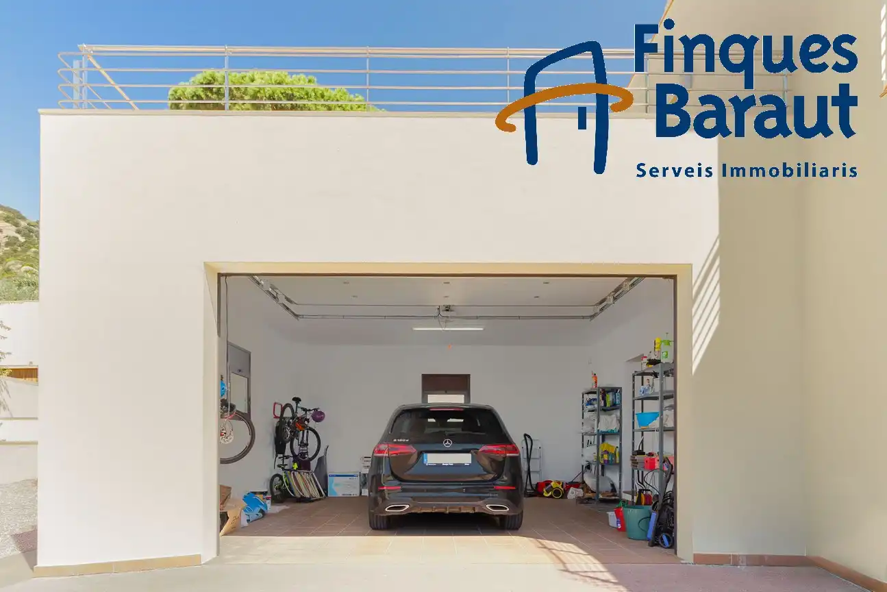 Parking of Houses for sale in Pau  with Air Conditioner, Heating and Private garden
