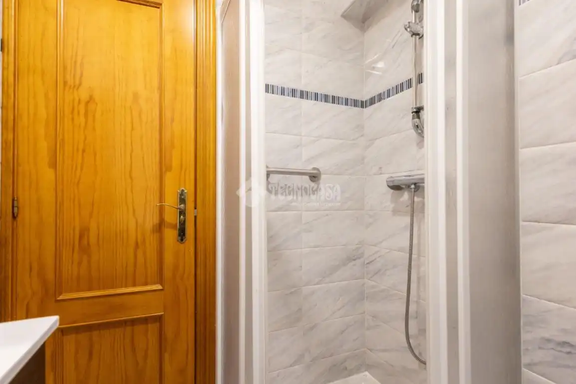 Badezimmer von Wohnung zur Miete in Garrido