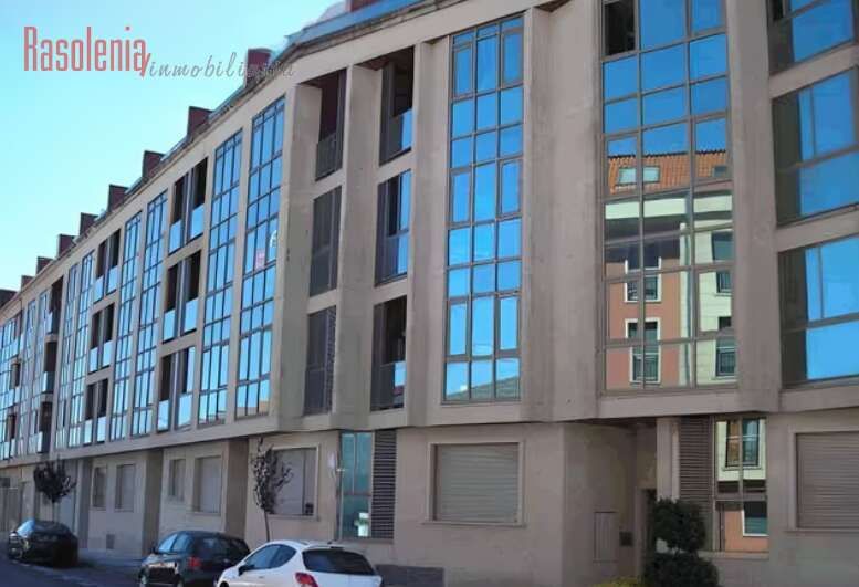 Außenansicht von Garage zum Verkauf in Boiro