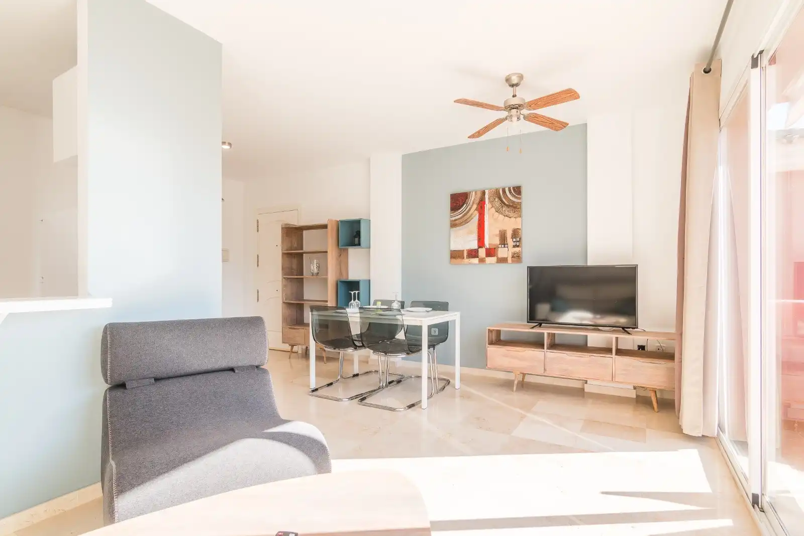 Sala de estar de Apartamento en venta en Manilva con Aire acondicionado, Terraza y Piscina
