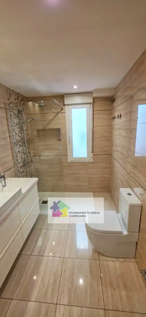 Bany de Pis de lloguer en León Capital  amb Calefacció, Parquet i Terrassa