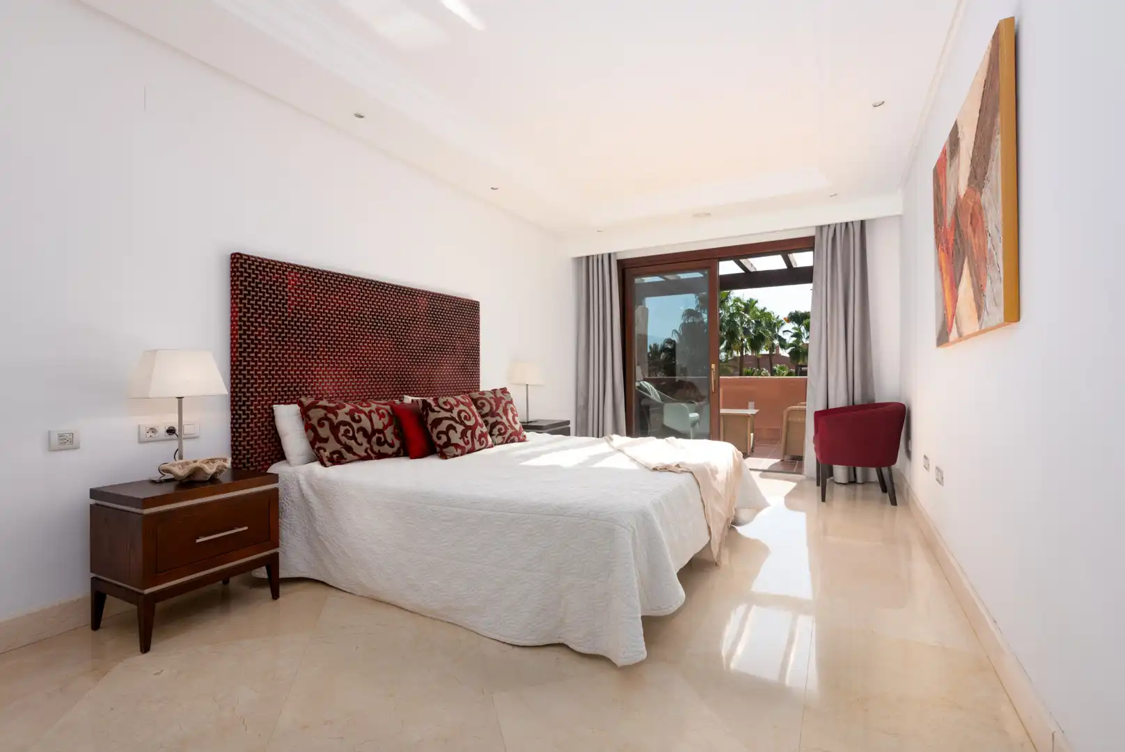 Dormitori de Apartament en venda en Estepona amb Aire condicionat, Terrassa i Piscina