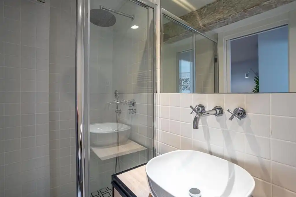 Room in Calle del Arroyo, 30, Valdeacederas