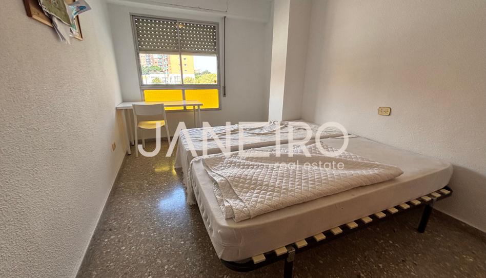 Foto 1 de Piso de alquiler en Avinguda de la Constitució, Torrefiel, Valencia