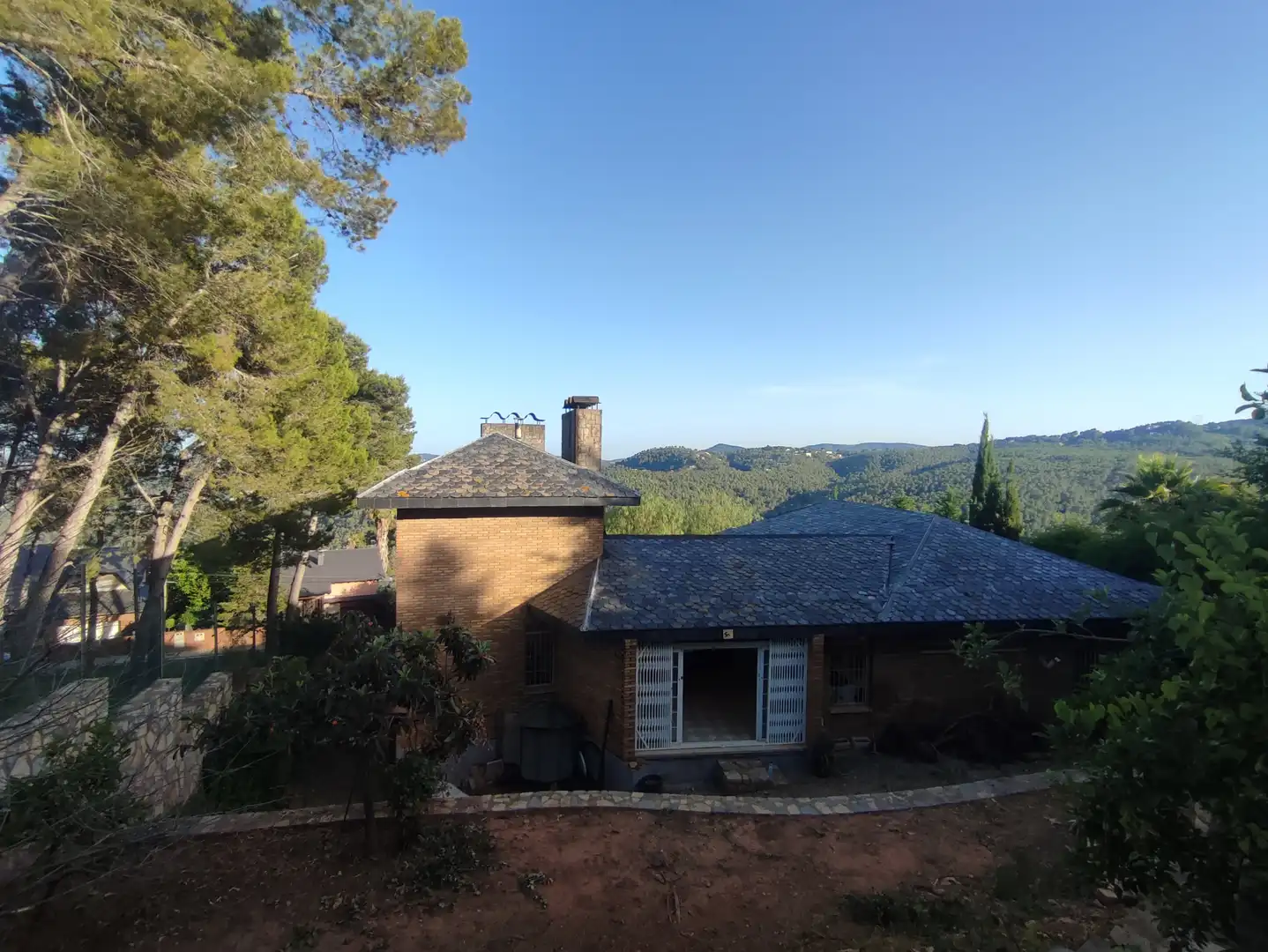 Vista exterior de Casa o xalet en venda en Pallejà amb Aire condicionat, Calefacció i Jardí privat