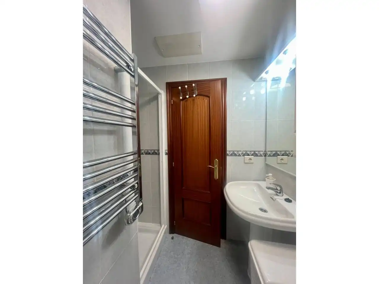 Bathroom of Flat for rent in Miño, A Coruña