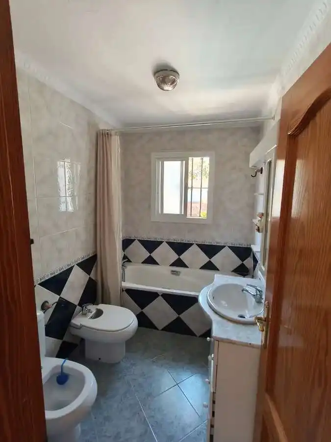 Bany de Casa o xalet en venda en Alhaurín de la Torre amb Jardí privat, Terrassa i Traster