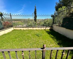 Jardí de Casa adosada de lloguer en Segovia Capital amb Terrassa i Balcó