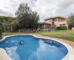 Swimming pool of House or chalet for sale in Olèrdola  with Air Conditioner, Heating and Private garden