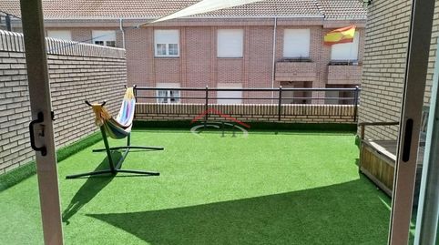 Foto 2 de Casa adosada en venta en Juan Fernández García, Villaquilambre, León