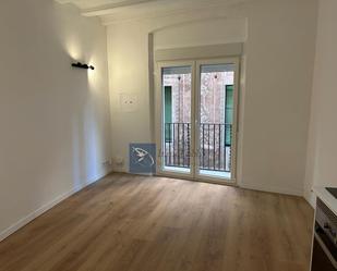 Dormitori de Apartament en venda en  Barcelona Capital amb Balcó