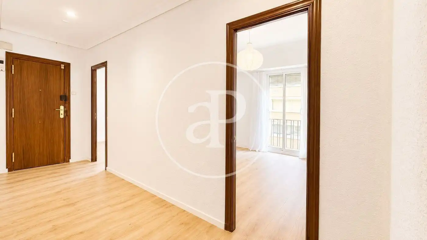 Flat for rent in Valencia  with Air Conditioner, Heating and Balcony