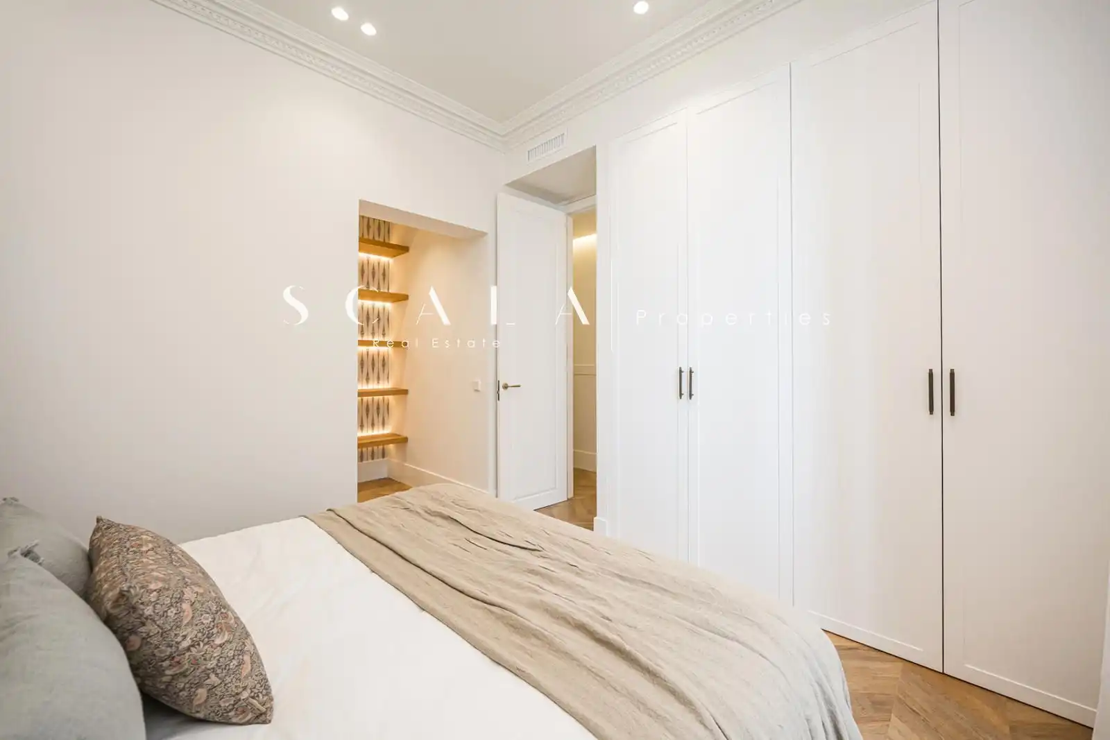 Schlafzimmer von Wohnung zur Miete in Madrid mit Klimaanlage, Heizung und Terrasse
