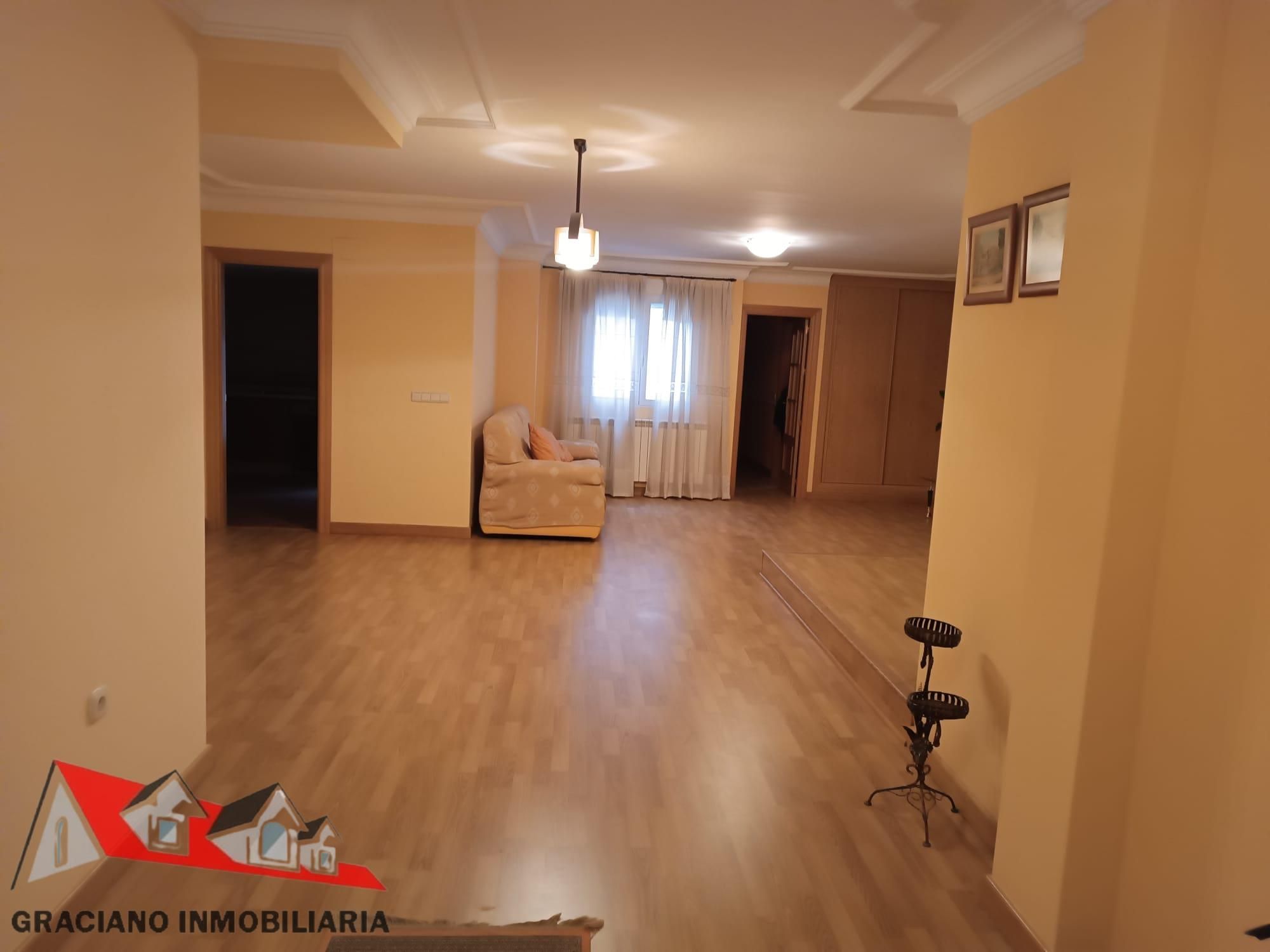Sala d'estar de Pis en venda en  Albacete Capital amb Calefacció, Parquet i Terrassa