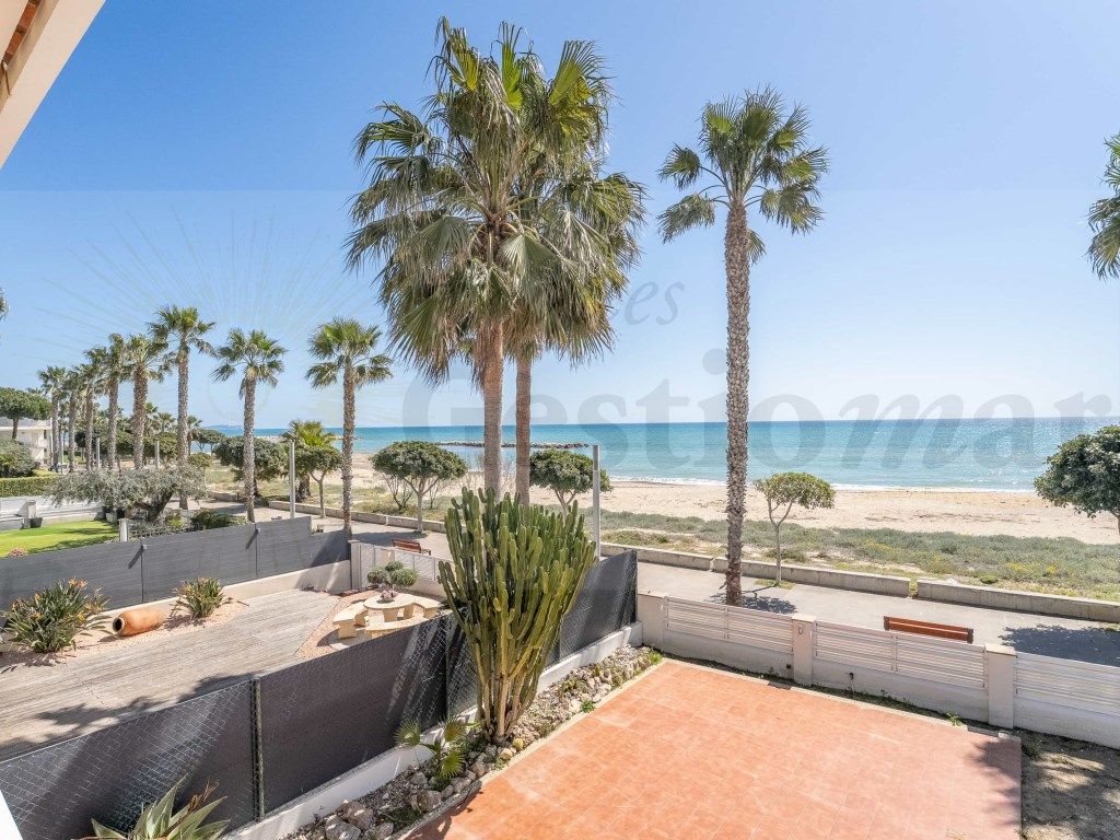 Exterior view of Single-family semi-detached for sale in Cambrils  with Terrace