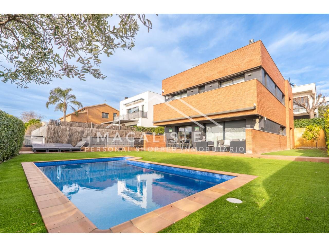 Vista exterior de Casa o xalet en venda en El Masnou amb Aire condicionat, Calefacció i Jardí privat