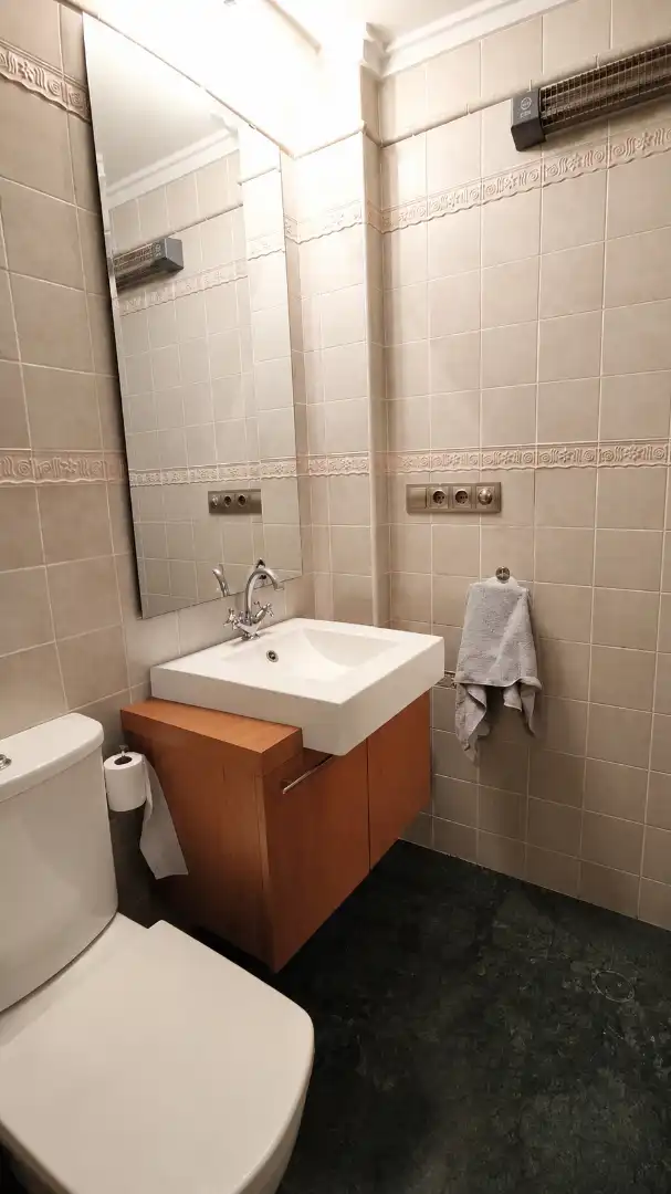 Badezimmer von Einfamilien-Reihenhaus zum Verkauf in Manises mit Klimaanlage, Heizung und Terrasse