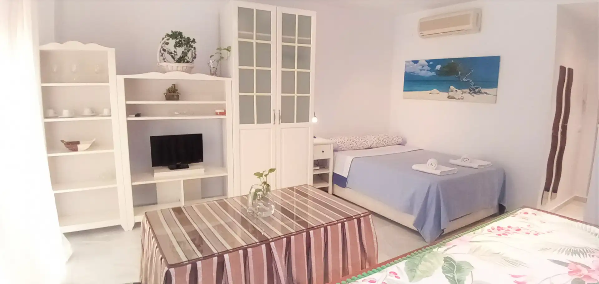 Schlafzimmer von Wohnung zum Verkauf in Camas mit Klimaanlage, Möbliert und Waschmaschine